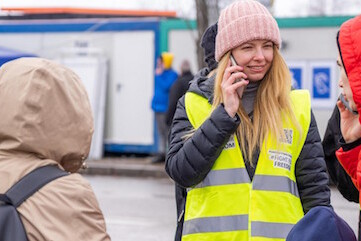 a-volunteer-translator-helps-fellow-refugees-from-ukraine