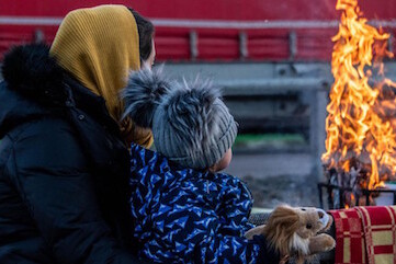 at-the-ukrainian-border,-families-search-for-safety-and-shelter