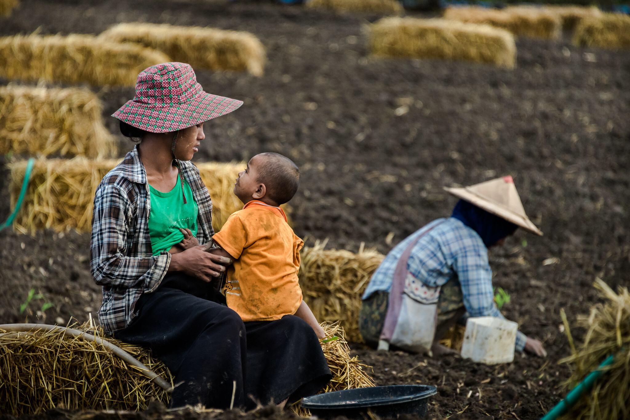 more-than-2-million-moms-left-the-labour-force-in-2020-according-to-new-global-estimates