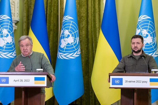 ‘the-world-sees-you’-un-chief-tells-ukrainians,-pledging-to-boost-support