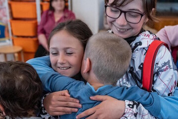 new-friends:-romanian-children-welcome-ukrainian-refugees