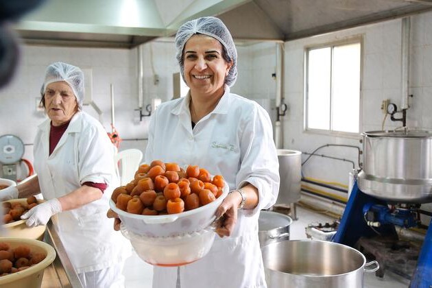 women-working-together,-to-survive-lebanon’s-economic-crisis