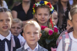 ukrainian-refugees-head-back-to-school-in-poland